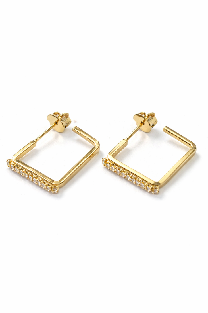 BRINCO ARGOLA QUADRADA CRAVEJADA DE ZIRCÔNIA